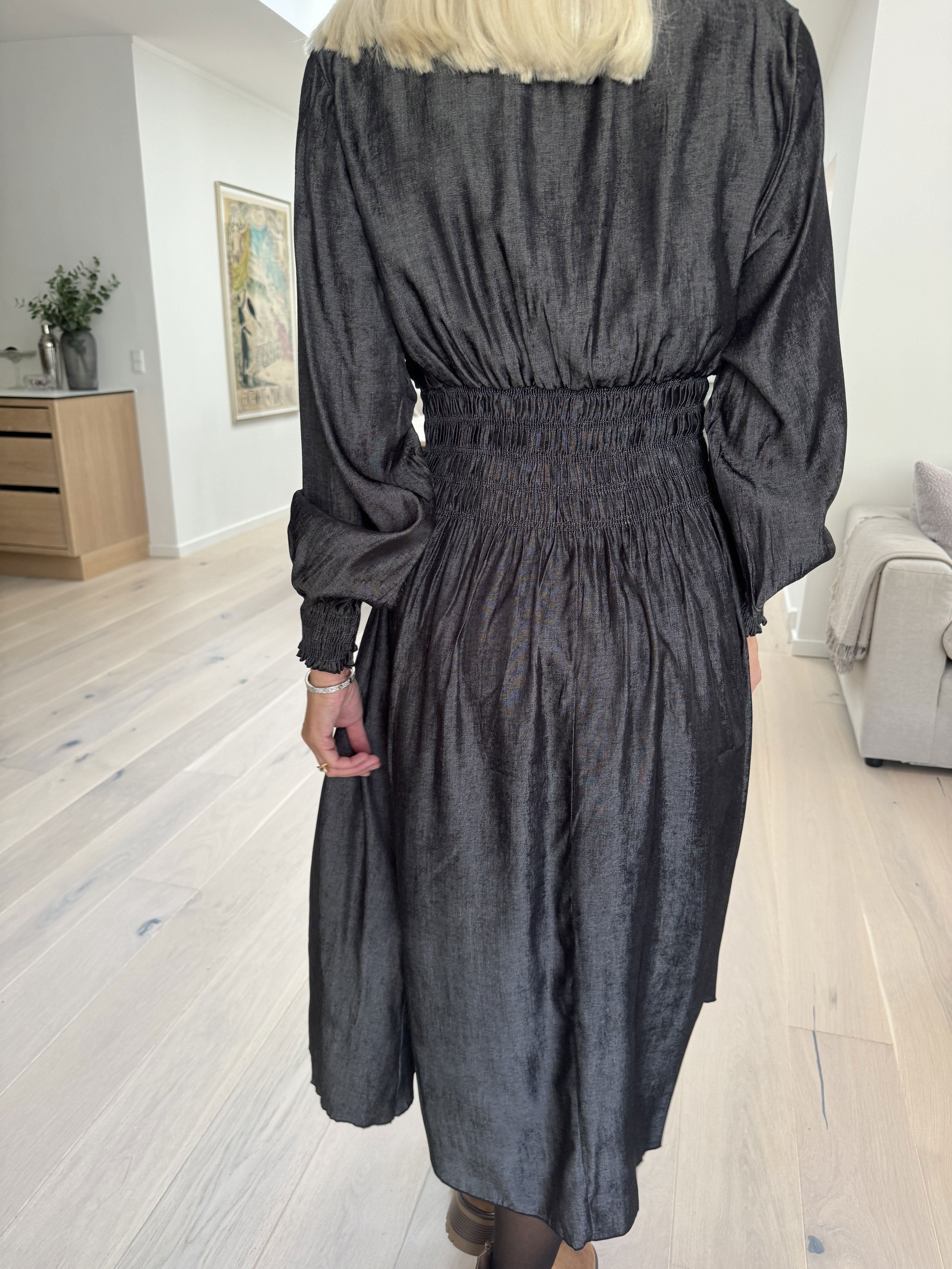 Pams Denim Midi L/S - Kjole med smock i livet